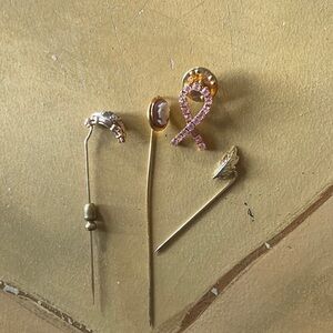 Elegant Gold and Pink Brooch and Pin Set